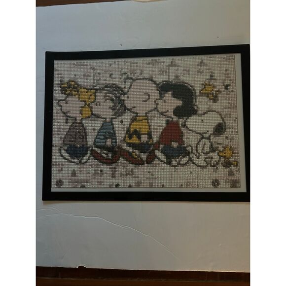 The Peanuts Gang- Sally, Linus, Lucy, snoopy and Charlie Brown - Picture 1 of 2
